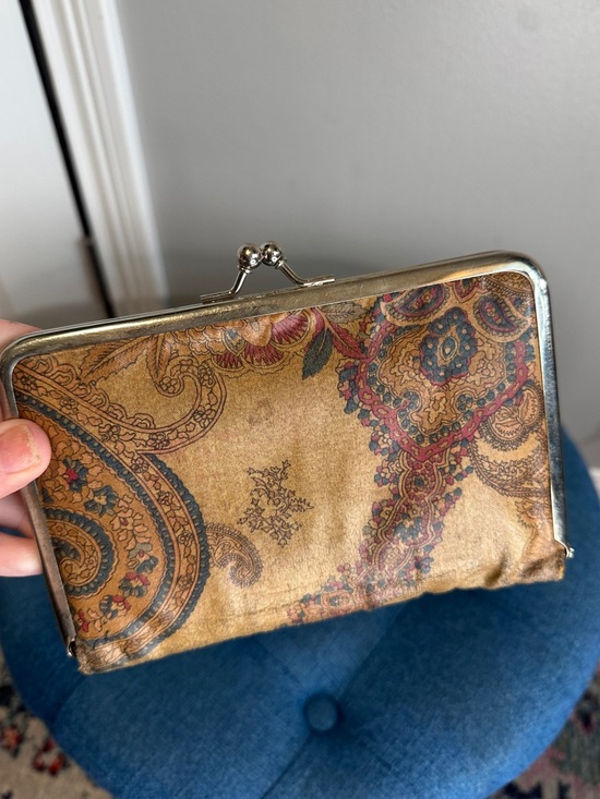 Handbags - Floral Print Women's Kiss lock Clutch